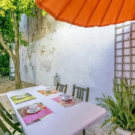 Appartamento Charming Patio-vila Se Lisbona