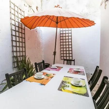 Appartamento Charming Patio-vila Se Lisbona